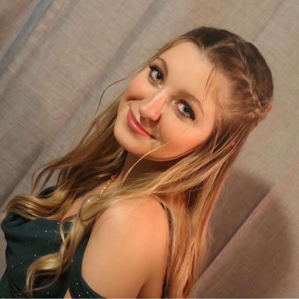 Meet your Posher, Isabella